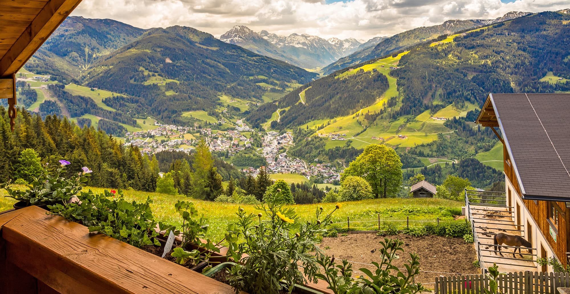 Helle und freundliche Appartements und Zimmer mit einem traumhaften Blick ins Tal am Bauernhof Oberegghof in Wagrain