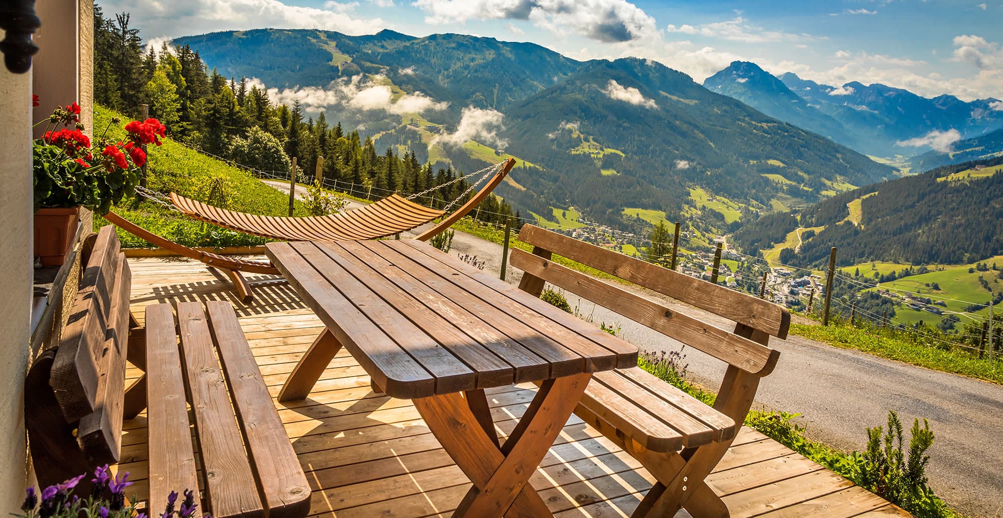 Traumhafter Talblick von unserer Sonnenterrasse vom Bauernhof Oberegghof in Wagrain auf 1.300 Metern Seehöhe